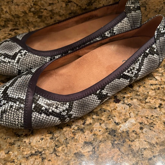 Vionic shoes - Picture 5 of 7